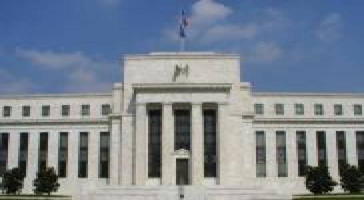 الاحتياطي الفدرالي يبقي على معدلات الفائدة دون تغير