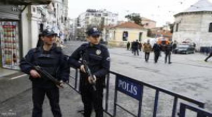 تركيا: تحذيرات من " انتحاريين " ونشر صور " إرهابيين "
