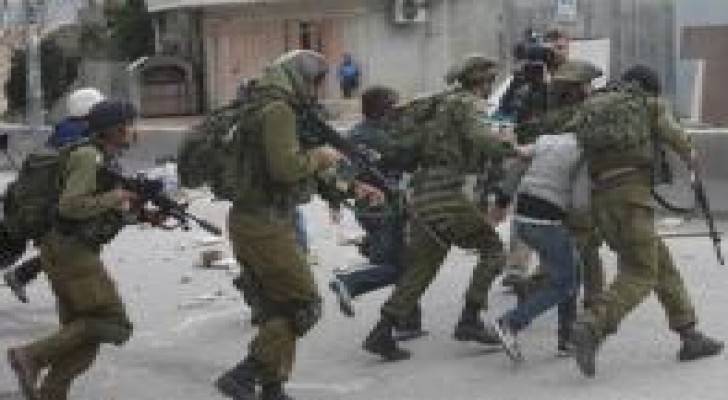 الاحتلال يعتقل 16 فلسطينيا بالضفة الغربية