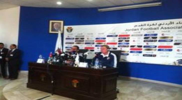 سمو الامير علي يقدم المدرب الانجليزي هاري ريدناب لوسائل الاعلام