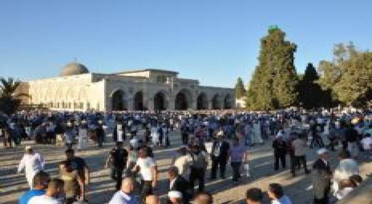 الإحتلال يمنع الرجال الأقل من 50 عاما من دخول الأقصى