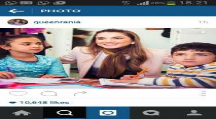 الملكة تنشر صورة لها مع طفلين في الرمثا