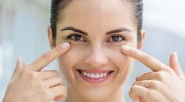 لماذا تظهر الجيوب تحت العين؟