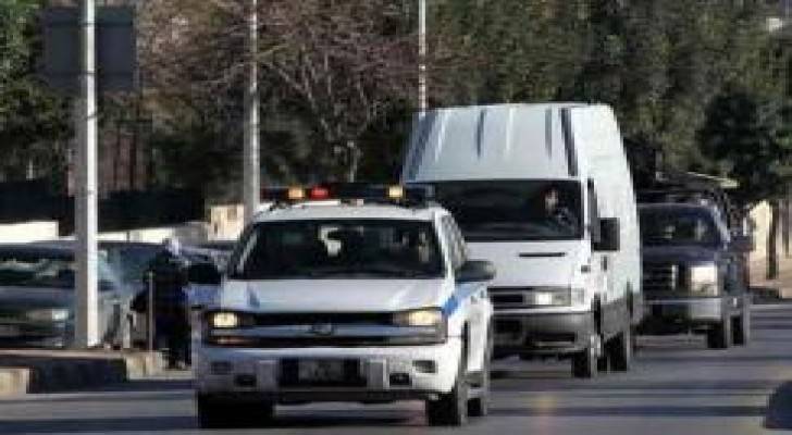 اصابة 3 نزلاء  في حادث تدهور مركبة حراسة ..تفاصيل