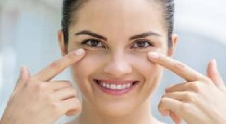 لماذا تظهر الجيوب تحت العين؟
