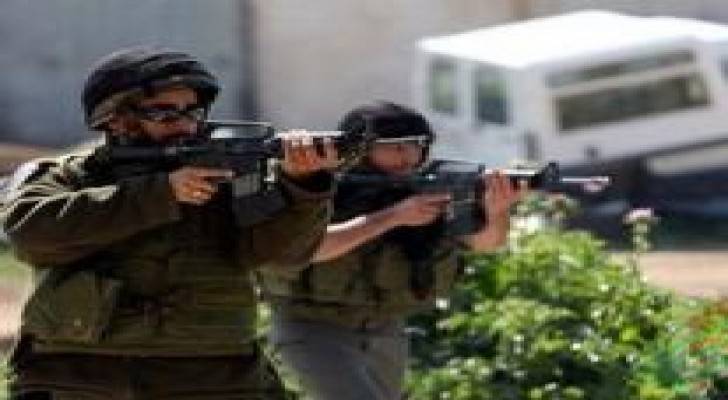 قوات الاحتلال تفتح نيرانها الرشاشة تجاه المزارعين جنوب قطاع غزة