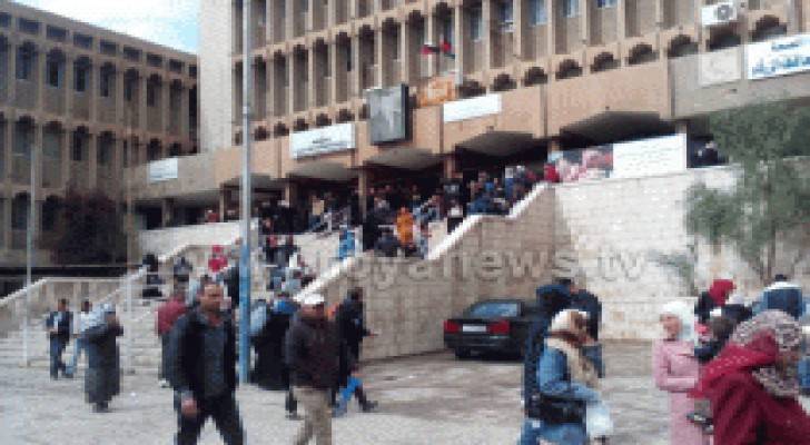 حالة من الارباك والفوضى يسببه التأمين الصحي في الزرقاء