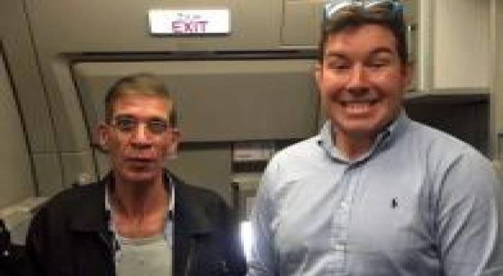 بالفيديو : كيف التقط الأيرلندي السيلفي مع خاطف الطائرة المصرية؟