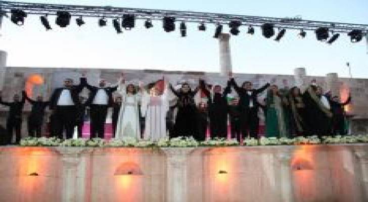 انطلاق " أمنا عمان " بحضور الآف العمانيين وزوار المدينة ..صور