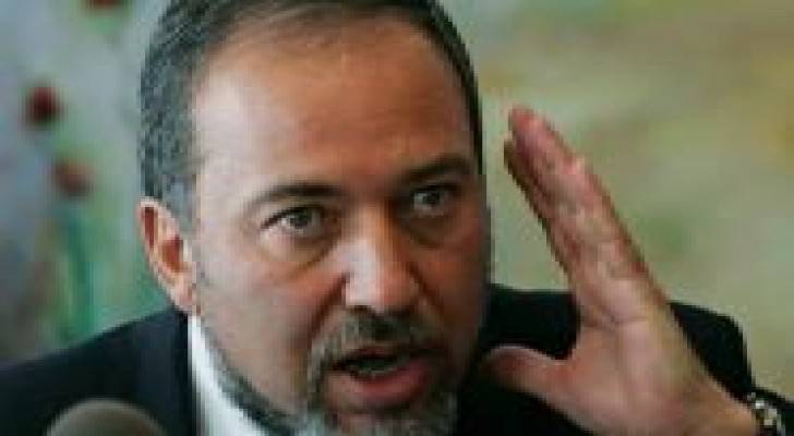 ليبرمان: حكومة نتنياهو ستنهار بسبب التحقيقات