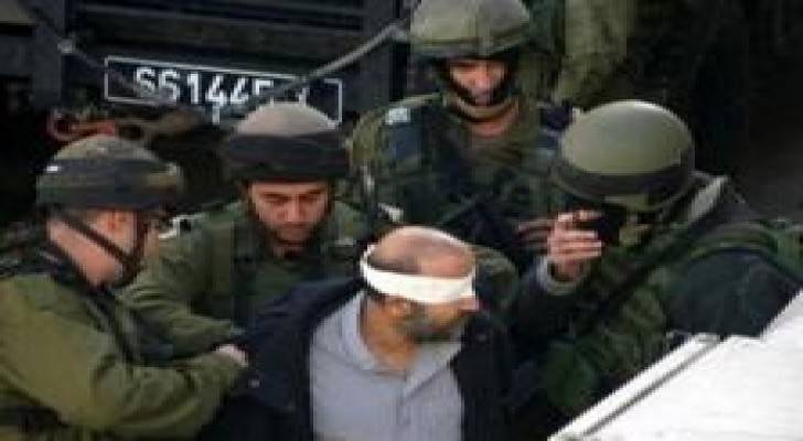 اعتقالات بالضفة بينها قياديان بحماس وأقارب شهداء