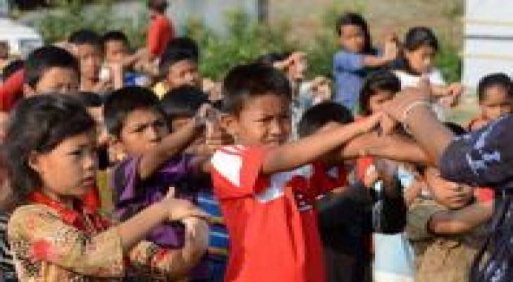 أطفال نيبال يباعون في بريطانيا