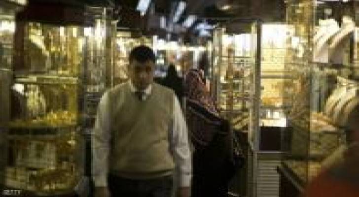 الذهب يحافظ على مكاسبه