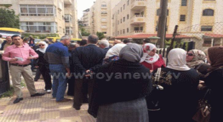 المدارس الخاصة تحتج و 88% يؤيدون إجراءات التربية .. صور