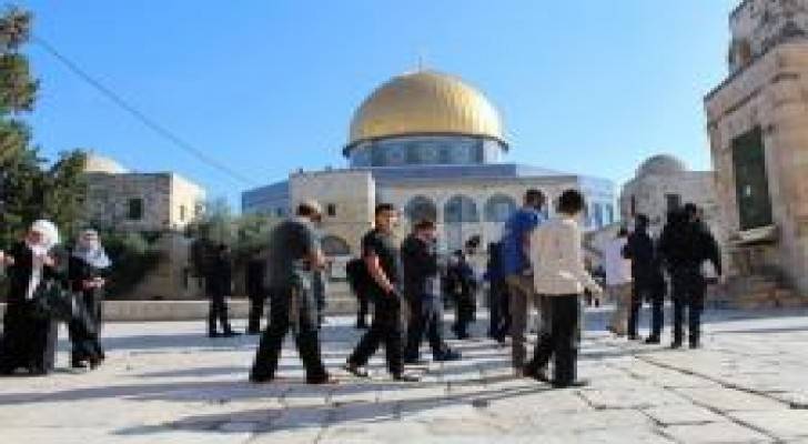 مستوطنون متطرفون يقتحمون باحات الاقصى