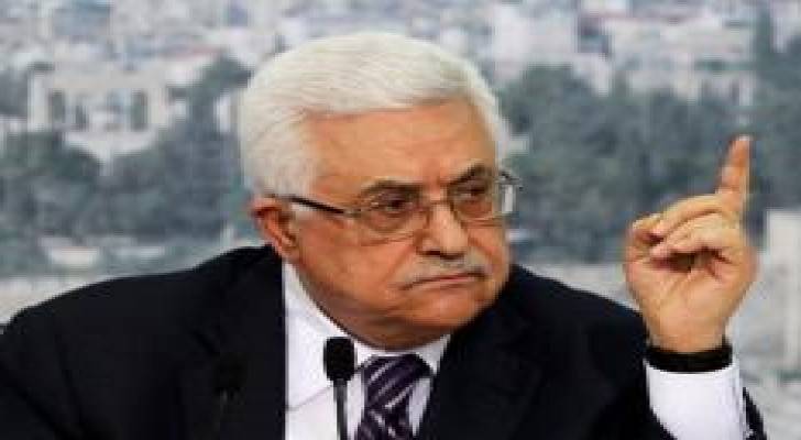 رويترز: عباس يحكم قبضته بمرسوم رئاسي جديد