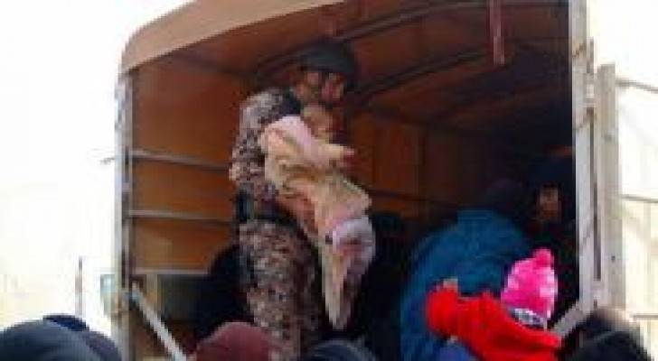 "حرس الحدود " تستقبل 298 لاجئا سوريا
