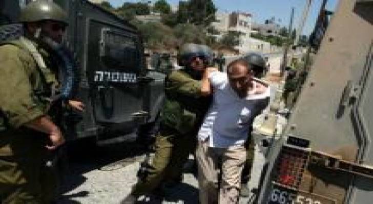 الاحتلال يعتقل 11 فلسطينيا من الضفة