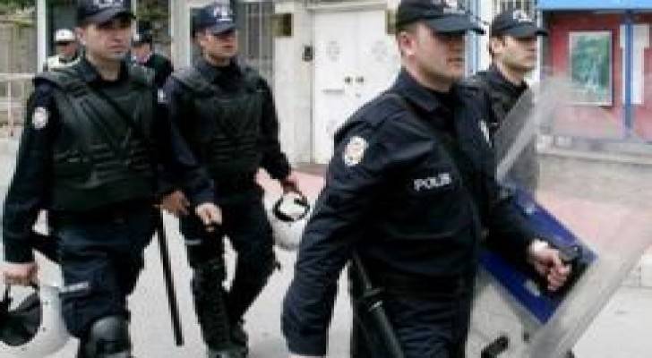 مقتل 4 جنود اتراك وشرطي بانفجار عبوة ناسفة