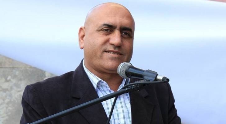 محافظ نابلس يغادر منصبه بقرار رئاسي مفاجئ