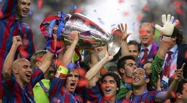برشلونة بلا شعارات على قمصانه