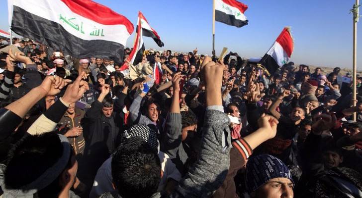 متظاهرون يقتحمون البرلمان العراقي .. فيديو