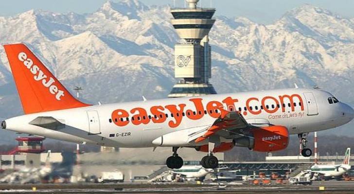 أغرب احتفال بعيد الميلاد لسيدتين في الجو 