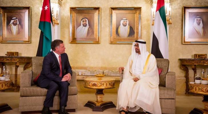 الملك يؤكد من أبو ظبي على أهمية إدامة التنسيق والتشاور السياسي للتعامل مع التحديات الإقليمية