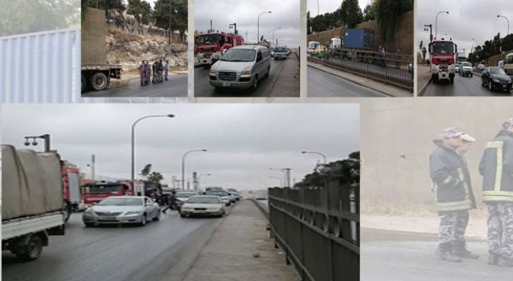 تدهور شاحنة محملة بالزيوت على طريق الجمرك