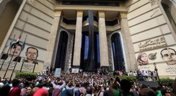 آلاف الصحفيين المصريين يطالبون بإقالة وزير الداخلية