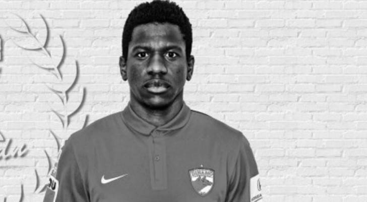 وفاة اللاعب الكاميروني باتريك إيكينغ في الملعب