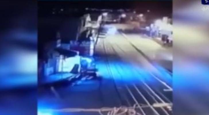 فيديو يظهر اللحظات الأولى لانفجار مطعم في الشونة الشمالية