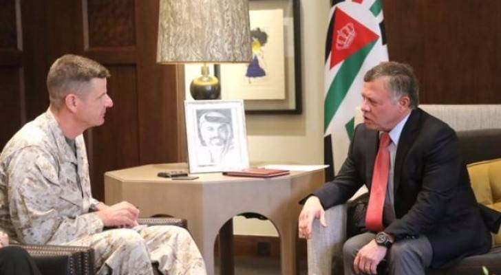 الملك يستقبل قائد قوات مشاة البحرية الأميركي