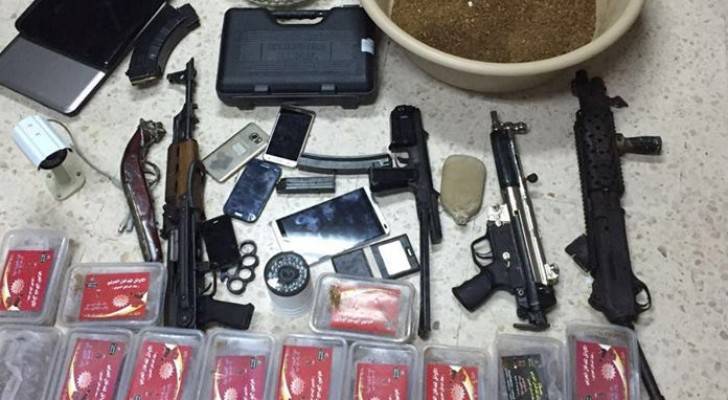 مطلوب بحقه 32 طلبا قضائيا في قبضة الأمن