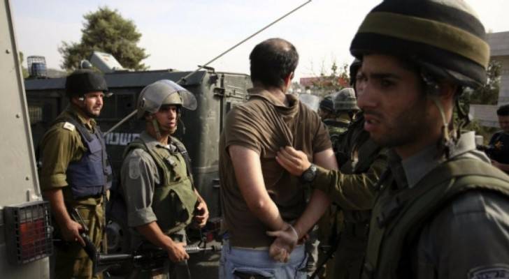 قوات الاحتلال تعتقل 17 فلسطينيا
