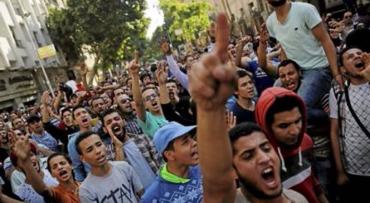محكمة مصرية تقضي بحبس 51 ناشطًا عامين