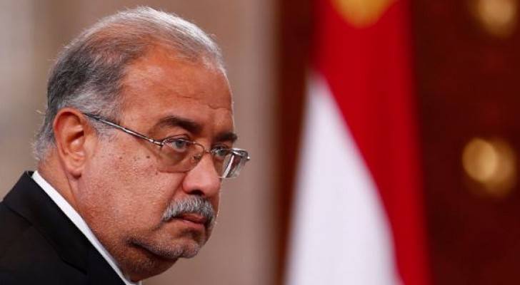 رئيس وزراء مصر لا ينفي أو يستبعد " فرضية عمل إرهابي " بشأن الطائرة