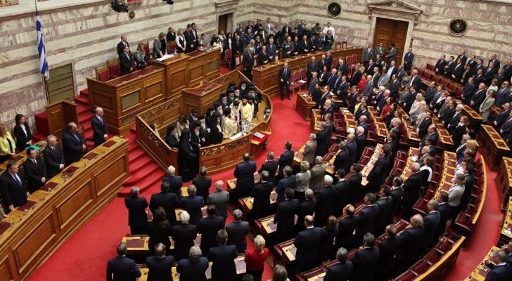 البرلمان اليوناني يقر إجراءات تقشف جديدة