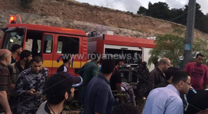 وفاة وإصابتان بتصادم 3 مركبات على طريق ياجوز الرصيفة.. صور