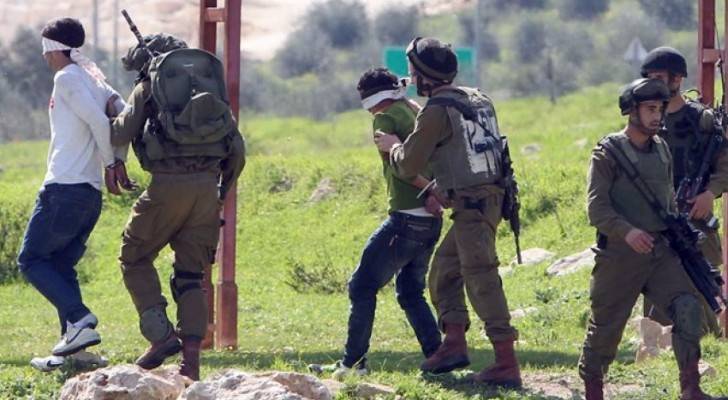 الاحتلال الاسرائيلي يعتقل 17 مواطنا بالضفة الغربية