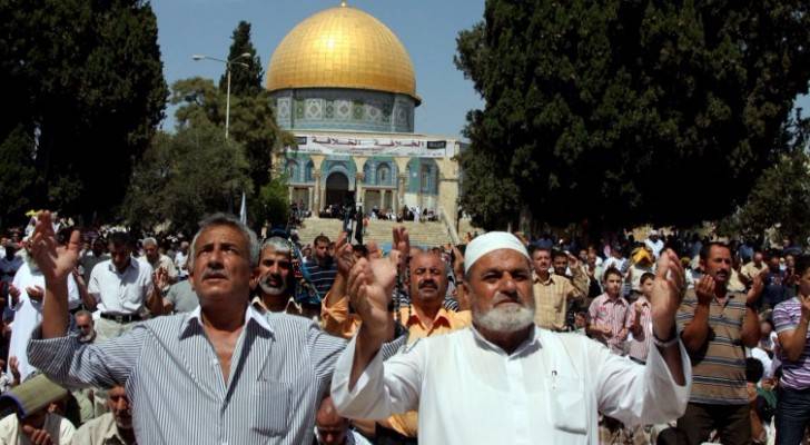 300 مسن من قطاع غزة يتوجهون للصلاة في الاقصى المبارك