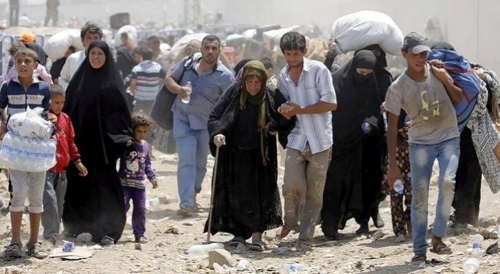 100 ألف سوري عالقون عند الحدود التركية