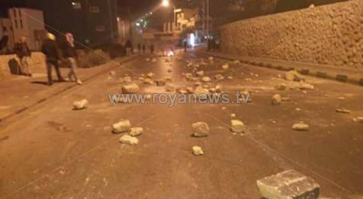 بالفيديو: الأجهزة الأمنية تنهي اعمال شغب "ملثمين" في وادي موسى