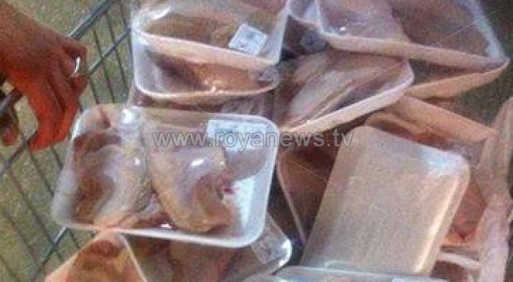 اربد: اتلاف 99 كيلوا دجاج ولحوم مجمده منتهيت الصلاحية في احد المولات