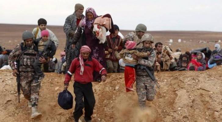 قوات حرس الحدود تستقبل 692 لاجئاً سورياً