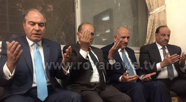 الملقي يقدم واجب العزاء بالشهيد الحياري .. صور