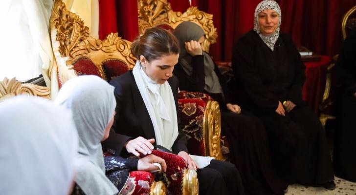 جلالة الملكة رانيا العبدالله تعزي الحيارات والعوامله والقعايده