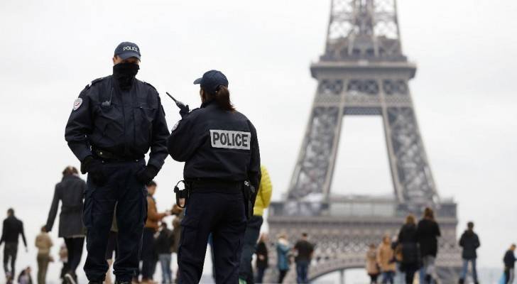 الشرطة الفرنسية تقتل محتجز الرهائن وقاتل الشرطي قرب باريس