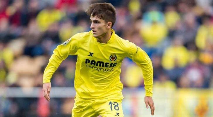 برشلونة يعيد شراء لاعب الوسط دينيس سواريز من فياريال