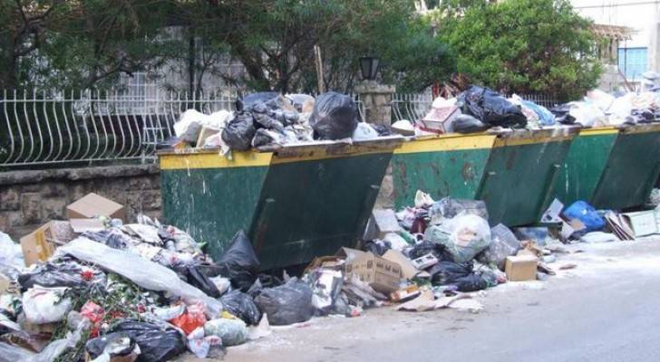 عمان: رفع 4600 طن من النفايات منذ صباح الخميس